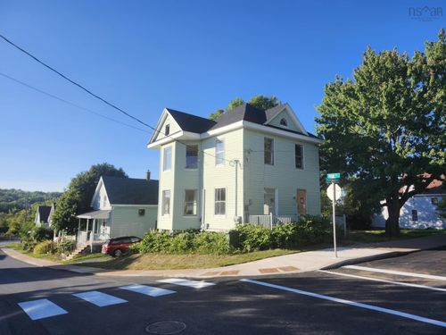 465 Macdonald St, New Glasgow, NS, B2H2V9 | Card Image