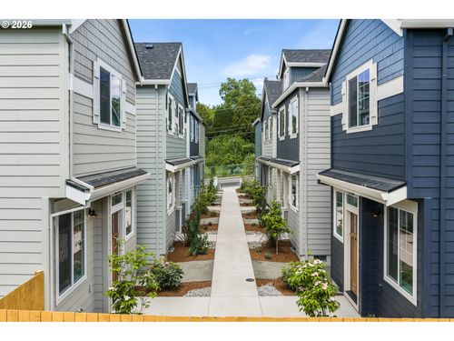 3620 Sw Vermont St, Portland, OR, 97219-1009 | Card Image