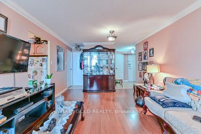 706 - 2470 Eglinton Ave W, Condo with 3 bedrooms, 2 bathrooms and null parking in York ON | Image 9