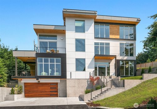 13011 Se Newport Way, Bellevue, WA, 98006-2017 | Card Image