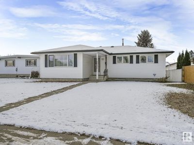 9007 152 A Ave Nw, House other with 4 bedrooms, 3 bathrooms and 4 parking in Edmonton AB | Image 2