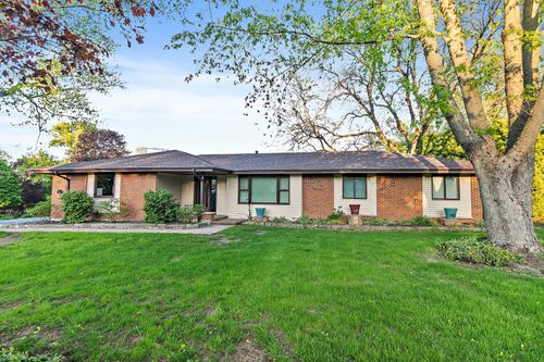 847 Hemlock Dr, Sleepy Hollow, IL, 60118-2681 | Card Image
