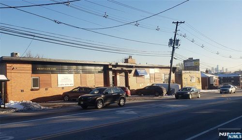 132 Bergen Blvd, Fairview, NJ, 07022-1907 | Card Image