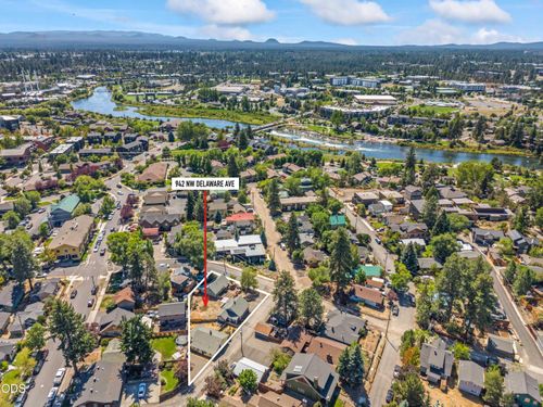 942 Nw Delaware Ave, Bend, OR, 97703-2603 | Card Image