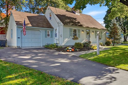 28 Eastman St, Nashua, NH, 03060-5860 | Card Image