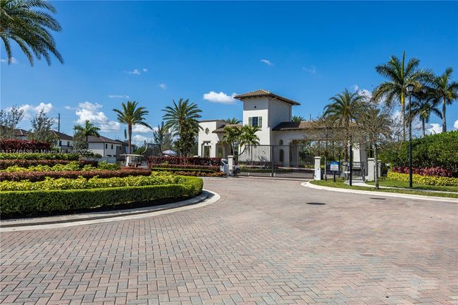 3346 W 96 Th Pl, House other with 3 bedrooms, 3 bathrooms and null parking in Hialeah FL | Image 47