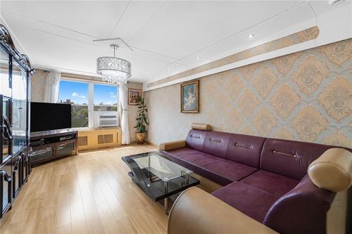 5c-759 10th Street, Brooklyn, NY, 11230 | Card Image