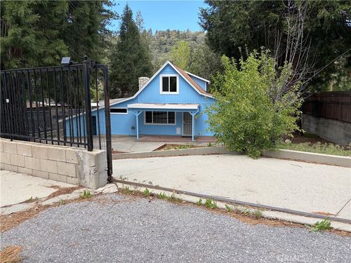 320 Skyview Ct, Crestline, CA, 92325-9331 | Card Image