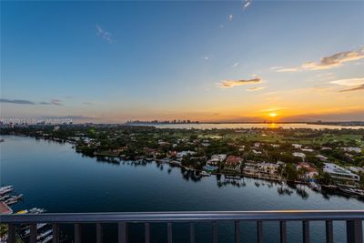 21A - 5660 Collins Ave, Condo with 2 bedrooms, 2 bathrooms and null parking in Miami Beach FL | Image 1