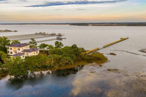 401 Wayfaring Pt, Daniel Island, SC, 29492-8695 | Card Image