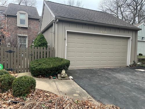 4309 W 112th Ter, Leawood, KS, 66211-1716 | Card Image