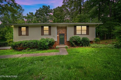 9425 Jim Loy Dr, Strawberry Plains, TN, 37871-1415 | Card Image