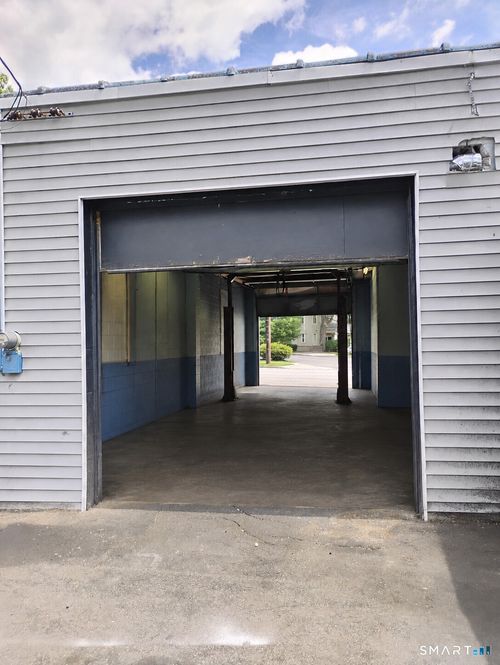 2 E Hayestown Rd, Danbury, CT, 06811-5008 | Card Image