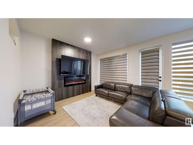 9468 Pear Cres Sw, House other with 3 bedrooms, 3 bathrooms and null parking in Edmonton AB | Image 11