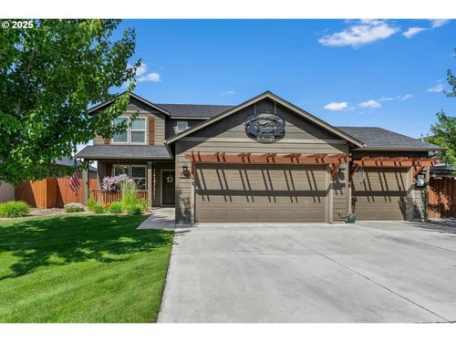 802 Nw Green Forest Cir, Redmond, OR, 97756-1681 | Card Image