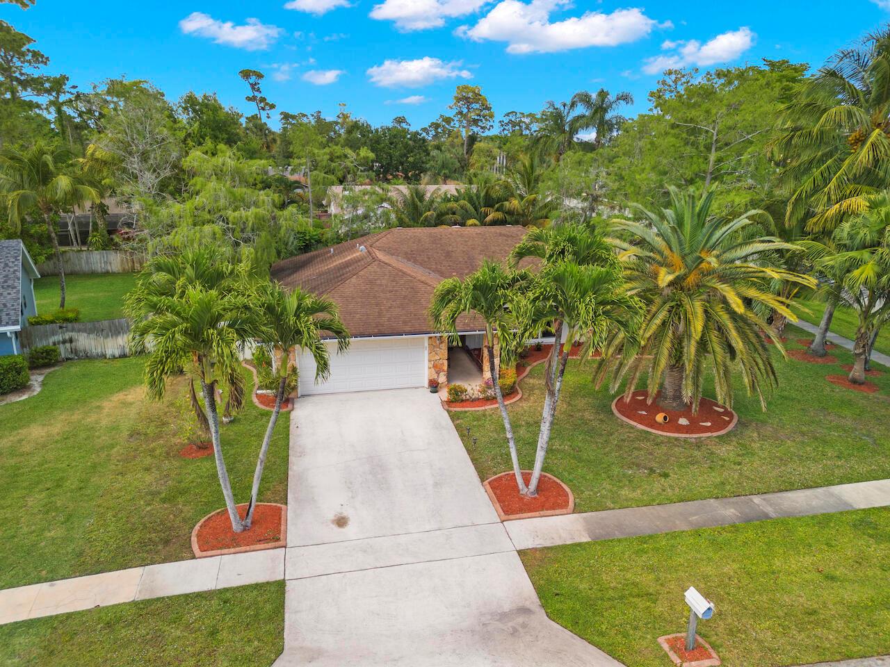 Westhall Pl, Wellington, FL 33414