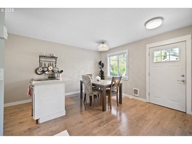 5582 Sw Murray Blvd, Condo with 2 bedrooms, 1 bathrooms and null parking in Beaverton OR | Image 6