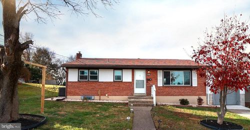 690 Carbon Ave, HARRISBURG, PA, 17111-4542 | Card Image