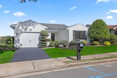 41 Lakeview Drive, Home with 2 bedrooms, 2 bathrooms and null parking in Marlboro NJ | Image 3