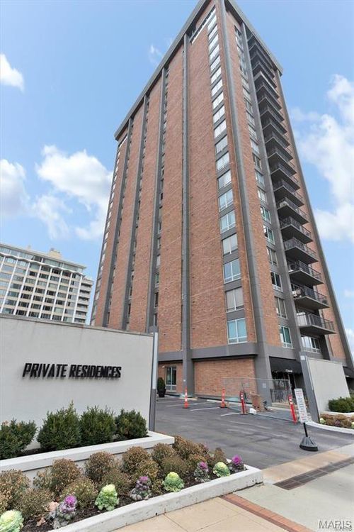 apt-12f-200 S Brentwood Blvd, Saint Louis, MO, 63105-1634 | Card Image