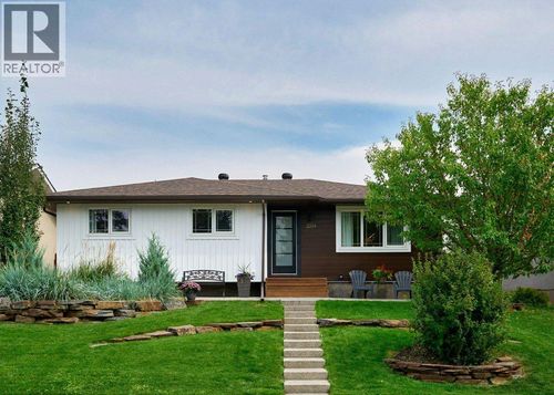 2204 Vista Cres Ne, Calgary, AB, T2E6J1 | Card Image