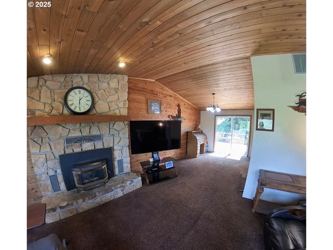 6356 Dole Rd, House other with 4 bedrooms, 3 bathrooms and 2 parking in Myrtle Creek OR | Image 8
