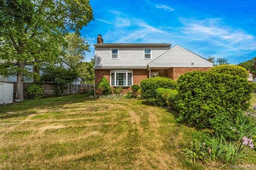 1060 Park Ave, Huntington, NY, 11743-5426 | Card Image