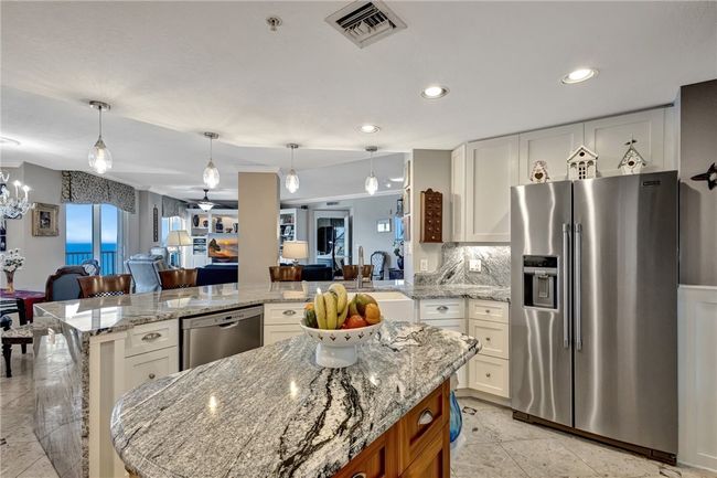 APT-2-3 - 5051 N Highway A1a, House attached with 4 bedrooms, 4 bathrooms and null parking in Hutchinson Island FL | Image 6