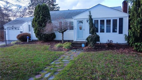 99 Harvard St, Cranston, RI, 02920-8017 | Card Image