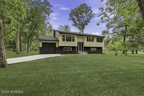 300 New Hampshire Rd, BROWNS MILLS, NJ, 08015-5526 | Card Image
