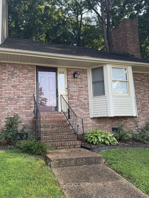207 Hillsboro Cir, Florence, AL, 35630-6201 | Card Image