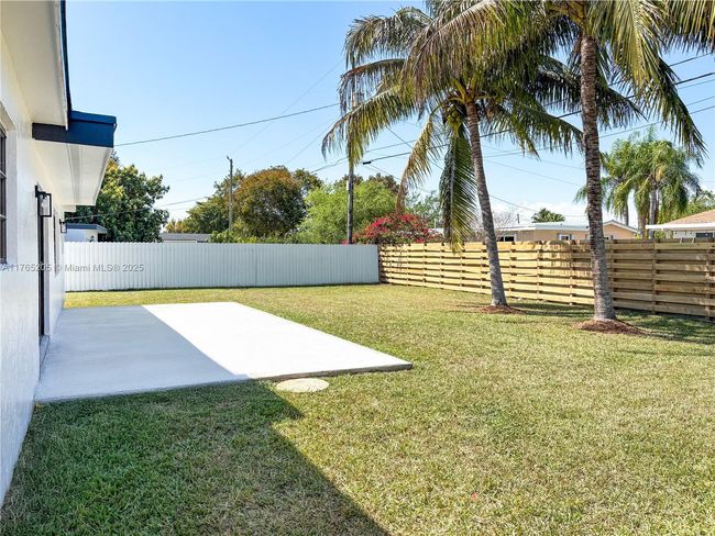19920 Holiday Rd, House other with 3 bedrooms, 2 bathrooms and null parking in Cutler Bay FL | Image 36