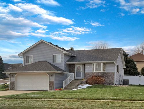 3980 Fieldcrest Dr, Sioux City, IA, 51103-3179 | Card Image