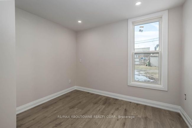 131 West Ave N, House other with 3 bedrooms, 1 bathrooms and 3 parking in Hamilton ON | Image 12