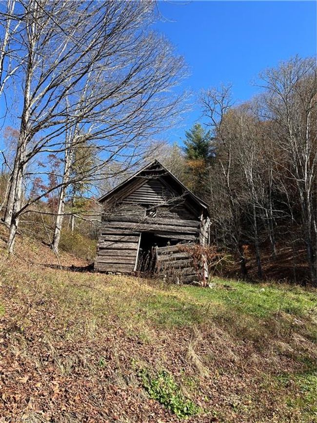 1972 Big Horse Creek Rd, House other with 3 bedrooms, 2 bathrooms and null parking in Lansing NC | Image 16