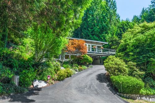 2120 28th St, West Vancouver, BC, V7V4M3 | Card Image