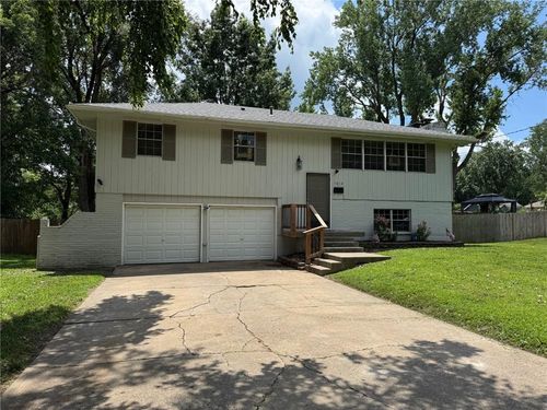 1012 Nw A St, Blue Springs, MO, 64015-3647 | Card Image