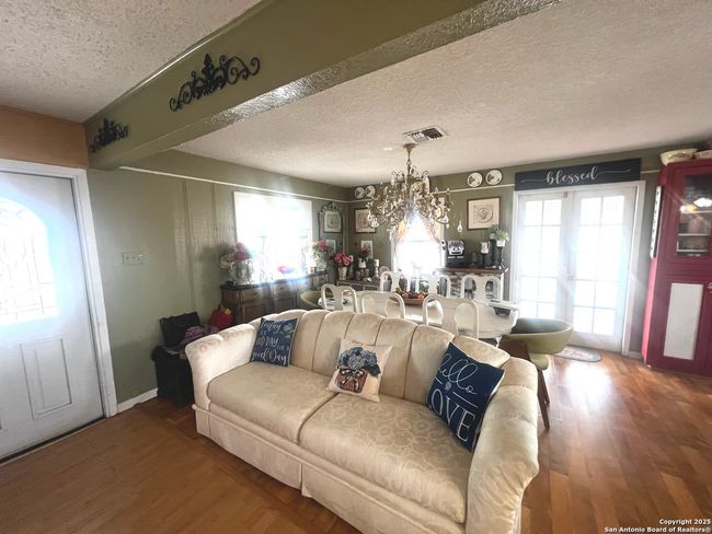 521 Cr 7713 #1, House other with 3 bedrooms, 1 bathrooms and null parking in Devine TX | Image 8