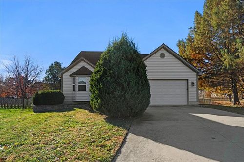 741 Windsong Cir, Lees Summit, MO, 64082-4046 | Card Image