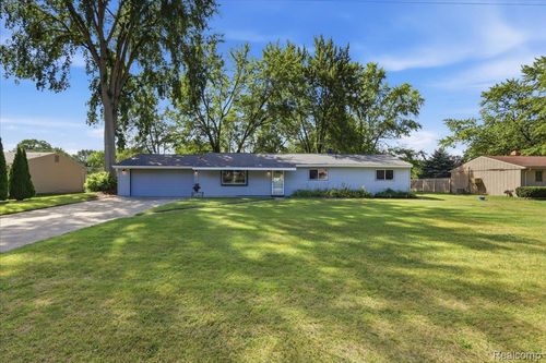 4845 Pelton Rd, Clarkston, MI, 48346-3652 | Card Image