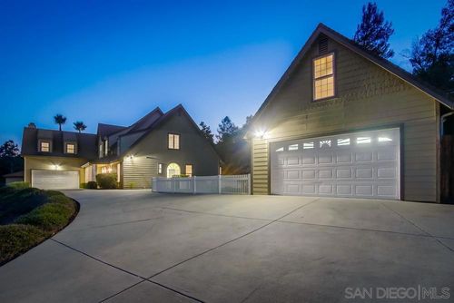 2543 Daisy Ln, Fallbrook, CA, 92028-8479 | Card Image