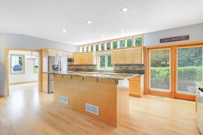 Awesome eat in kitchen | Image 10
