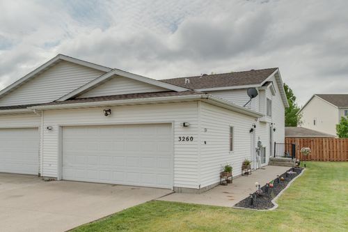 3260 35th Avenue S, Fargo, ND, 58104 | Card Image