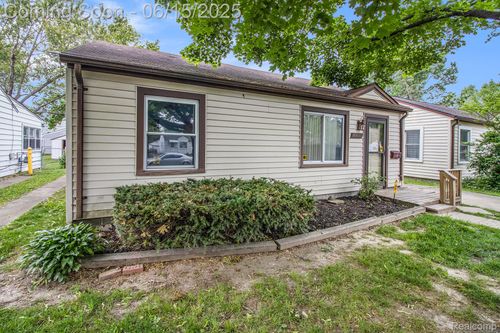 6042 Harrison St, Garden City, MI, 48135-2554 | Card Image
