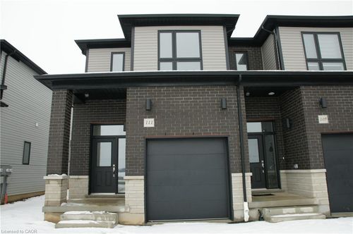 111 Wren Cres, Kitchener, ON, N2P0L5 | Card Image