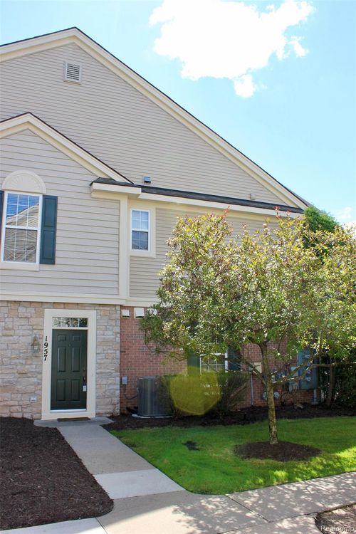 1957 Pinecroft Dr, Canton, MI, 48188-2246 | Card Image