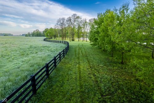 9175 Highpointe Ln, Zionsville, IN, 46077-0478 | Card Image