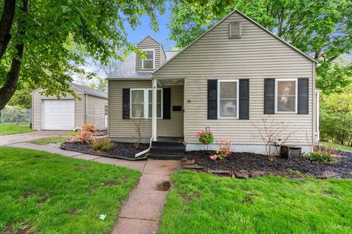 31 Lexington Ave, South Hadley, MA, 01075-1918 | Card Image