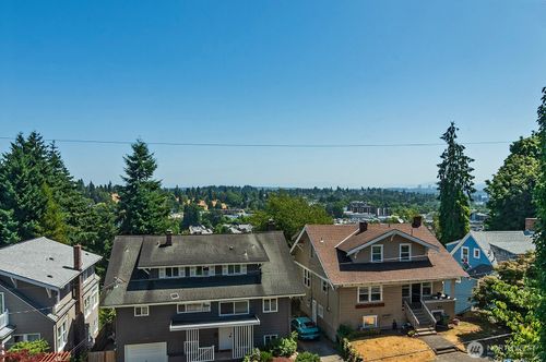 5037 21st Ave Ne, Seattle, WA, 98105-3330 | Card Image