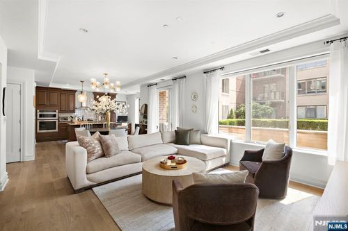 250 Henley Pl, Weehawken, NJ, 07086-1101 | Card Image